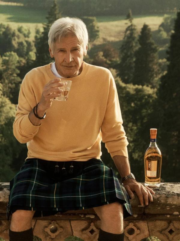 Aktor Harrison Ford z whisky  (3)