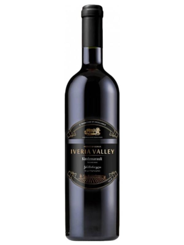 Klasyczne, niezwykle cenione czerwone wino półsłodkie od renomowanego producenta Schuchmann Wines Georgia. Powstaje w słynnej mikrostrefie Kindzmarauli położonej w regionie Kachetia - sercu gruzińskiego winiarstwa. (1)