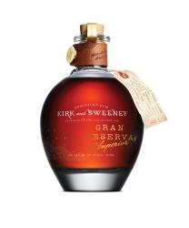 Rum Kirk & Sweeney Gran Reserva Superior produkowany na Dominikanie, zamknięty w pękatej, eleganckiej butelce o pojemności 0,7 litra. 